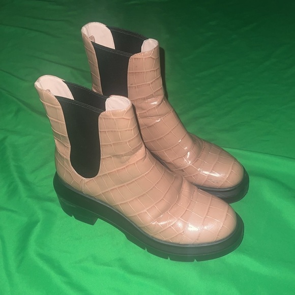 Stuart Weitzman Women's Croc-Embossed Ankle Combat Boots in Tan size 37 - Picture 6 of 15
